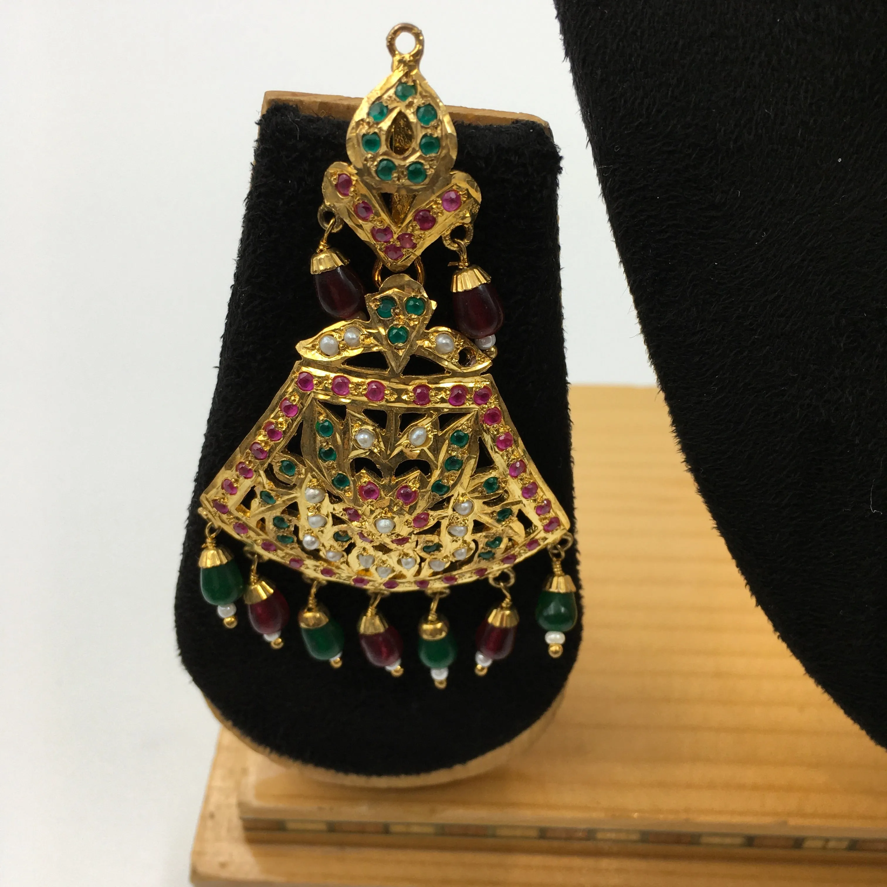 Ruby Green Jadau Necklace Set 19195-6377